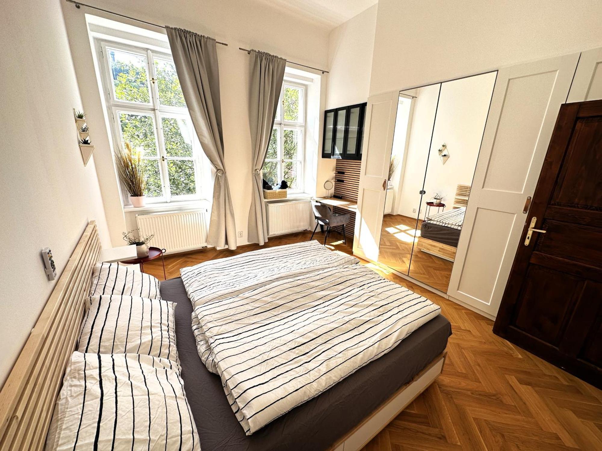 Black Eagle Apartments Praga Exterior foto